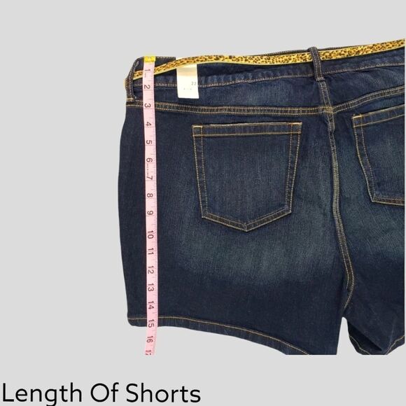 TORRID PLUS SIZE DENIM LOW RISE SHORTS - Picture 8 of 12
